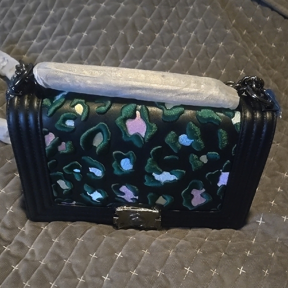 Black and Green Crossbody Bag with Gold Studs - Picture 4 of 9